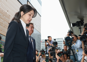 김건희 “저 같이 아무것도 아닌 사람이 심려 끼쳐 죄송”