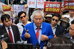 경찰, 보수성향 ‘신의한수’, ‘신남성연대’, ‘일파만파’ 등 대표, 전광훈 목사 등 7명 출국금지