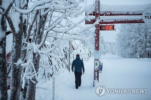 ‘살인적 한파’ 핀란드 영하 37도 …항공편 취소, 관광객 수천 명 발 묶여