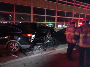 새벽 고속도 6중 추돌…모닝 운전 30대 여성 심정지·4명 부상