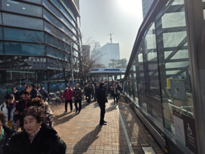 [속보] 서대문역 앞서 시내버스 인도 덮친 후 건물 돌진…부상자 4명 중 1명 위독