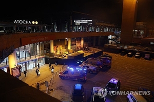 스페인 고속열차 정면충돌…최소 21명 사망·100여명 부상