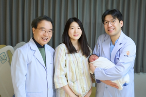 35년 전 아버지 의사가 받은 아기, 엄마 되어 아들 의사 도움받아 출산