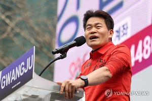 전한길 “尹 중심 제2건국, 3권분립 모두 해체…100억 모금할 것”