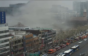 [속보] 종로 귀금속거리 금은방서 화재, 20여명 대피…가스통 폭발 추정