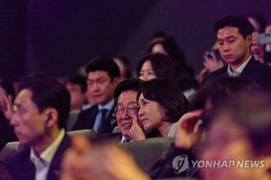 영화 ‘내 이름은’ 관람한 李대통령, “국가폭력, 자손만대까지 책임 묻고 시효 폐지해야”