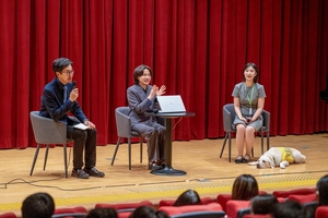 시각장애인도 넷플릭스 즐기게 하는 ‘화면해설’… "투자 늘린다"