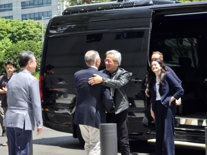 정의선 만난 젠슨 황 “현대차와 파트너, 큰 영광”