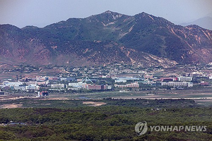 국방 “‘북한정권, 우리의 적’ 입장 유지”…통일 “표현 변경 필요” 이견 표출