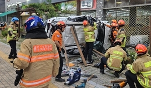 엄마 내려줬는데…마트 옥상 주차장서 12m 아래로 추락, ‘무면허’ 20대 숨져