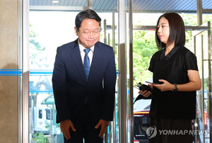 ‘승인되면 수천억’ 알고도 식약처장에 전화…김승원 녹취 공개 파장