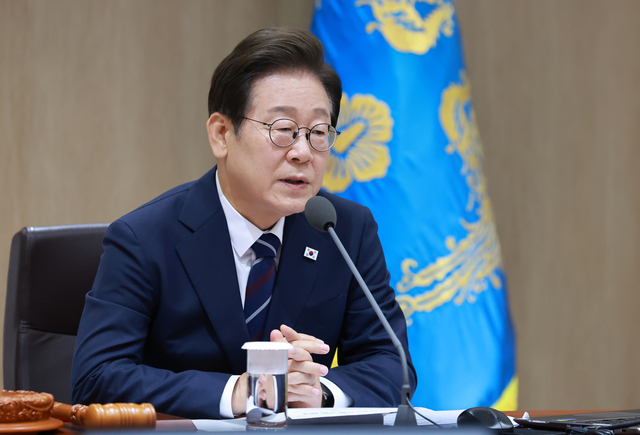 이재명 대통령이 1일 서울 용산 대통령실 청사에서 열린 국무회의에서 발언하고 있다. 연합뉴스.
