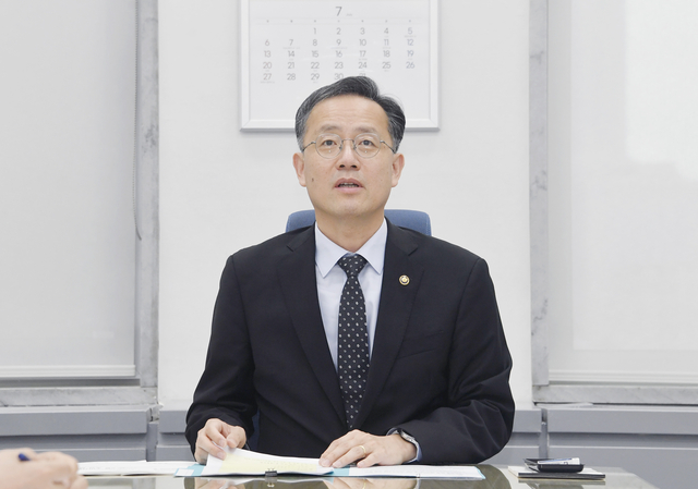이형일 기획재정부 장관 직무대행 1차관이 2일 서울 국회의사당에서 열린 ‘제49차 물가관계차관회의’를 주재, 모두발언을 하고 있다. 사진=기획재정부