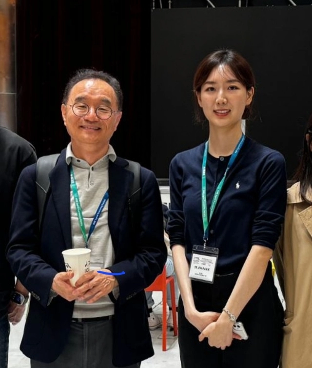 노용만(왼쪽) KAIST 교수와 박세진 박사과정.