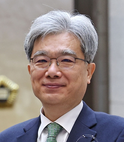 대통령실은 이재명 대통령이 26일 신임 헌법재판소장에 김상환 제주대 법학전문대학원 석좌교수를 지명했다고 강훈식 대통령비서실장의 인사브리핑을 통해 발표했다.[연합뉴스 자료사진]