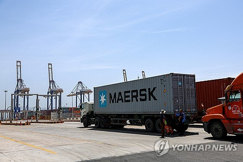 베트남 수출항 하이퐁 항만의 컨테이너 [로이터 연합뉴스 자료사진]