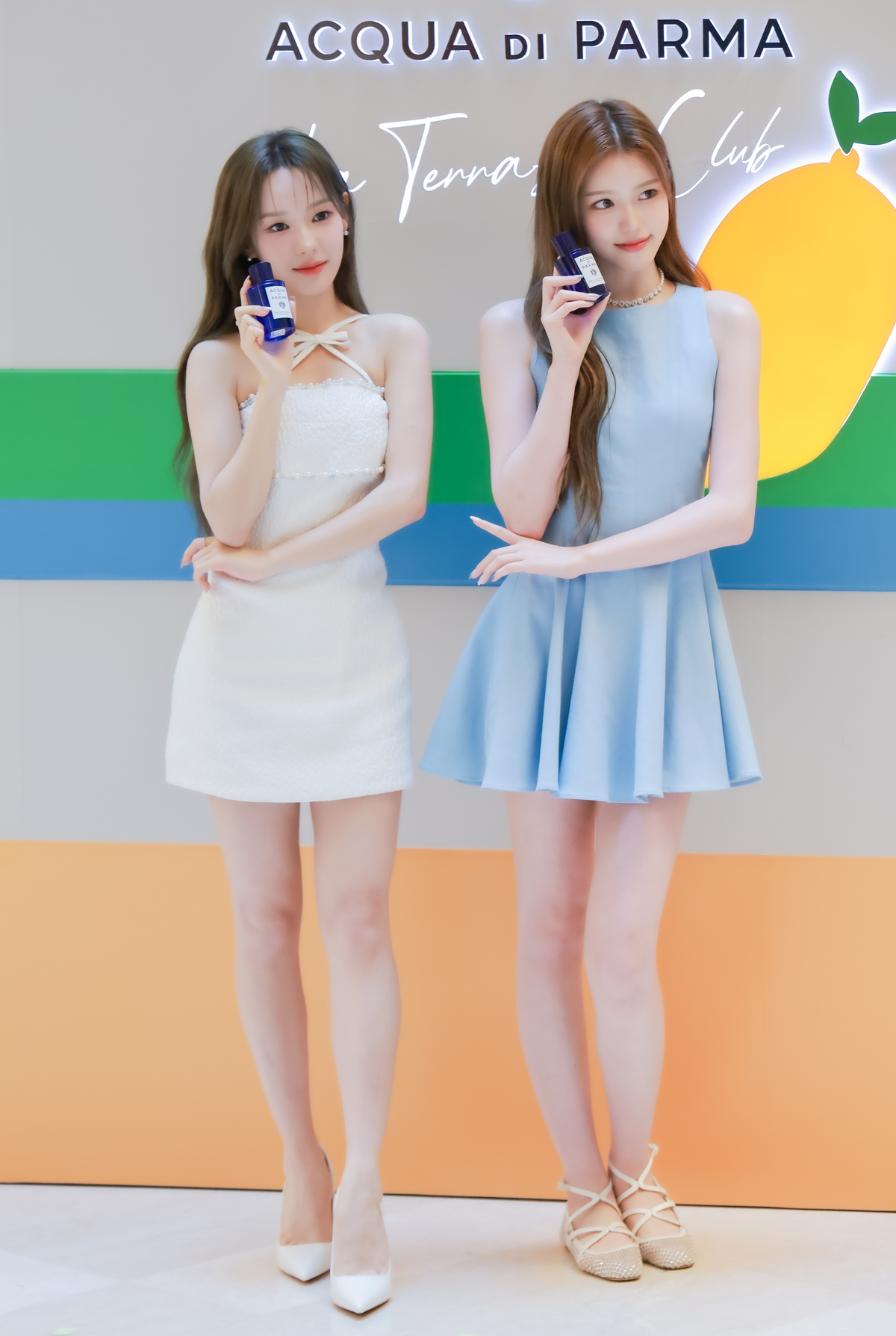 이즈나 & 세비, 아쿠아 디 파르마 팝업스토어에서 빛나는 비주얼! 눈길 사로잡는 매력 포즈 화보 [포토]