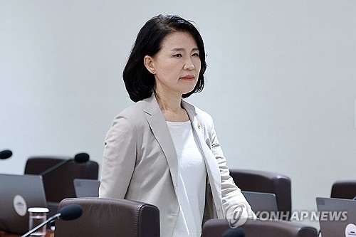 이진숙 방송통신위원장이 지난 8일 용산 대통령실에서 열린 국무회의에 참석하고 있다.  [대통령실통신사진기자단=연합뉴스]
