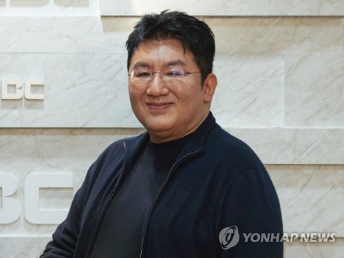 하이브, 상장 당시 2000억 원 부당 이익 혐의로 검찰 고발 결정…방시혁 의장, 위기 직면