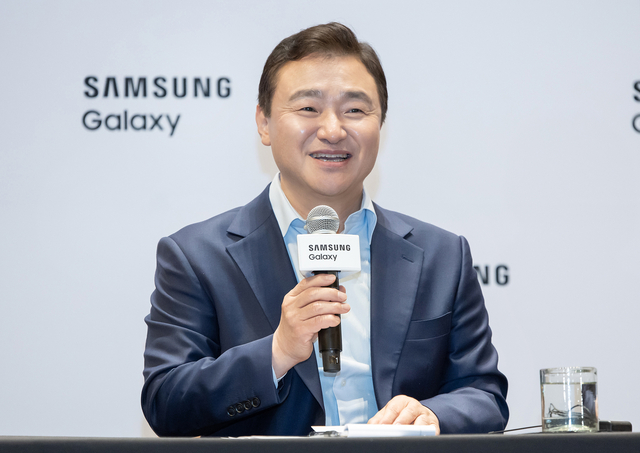 노태문 삼성전자 DX부문장 직무대행 사장이 9일(현지시간) 미국 뉴욕에서  ‘삼성 갤럭시 언팩 2025’ 행사 직후 한국 기자 대상 간담회를 하고 있다. 삼성전자 제공