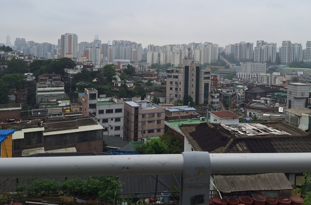 서울의 아파트·빌라 밀집 지역 전경.<박상길 기자>