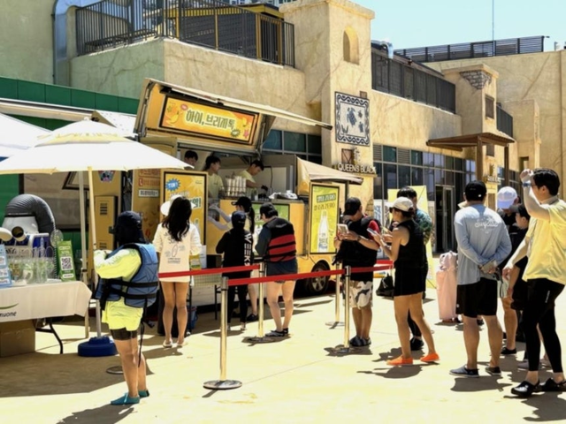 풀무원샘물이 지난 12일 시흥 웨이브파크서 진행한 ‘하이 브리지톡’ 팝업 모습. 풀무원샘물 제공.