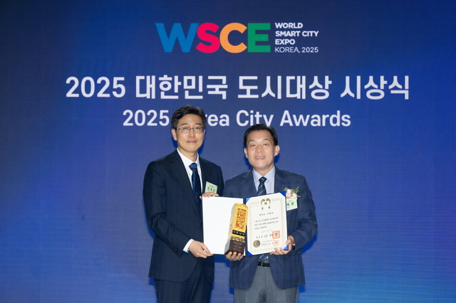 이재준 수원특례시장이 15일 대한민국 도시대상을 수상했다.