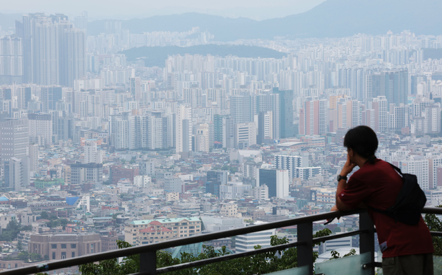 남산 N서울타워에서 바라본 서울 시내 아파트 단지 모습. [연합뉴스]