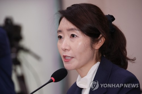 강선우 여성가족부 장관 후보자가 지난 14일 서울 여의도 국회 여성가족위원회에서 열린 인사청문회에서 질문에 답하고 있다.  [연합뉴스]