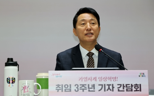 오세훈 서울시장이 16일 서울 중구 서울시청에서 민선 8기 취임 3주년 기자회견을 열고 있다.  [사진공동취재단]
