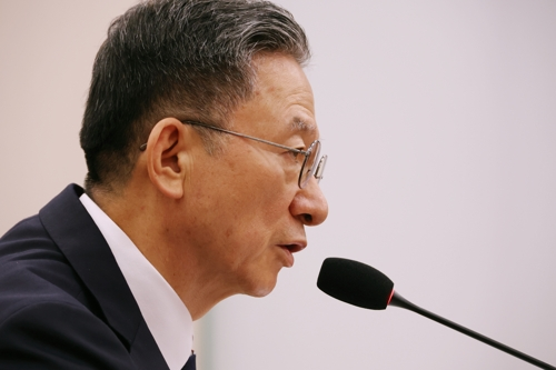 정성호 법무부 장관 후보자가 16일 국회 법제사법위원회에서 열린 인사청문회에서 위원 질의에 답변하고 있다.   [연합뉴스]