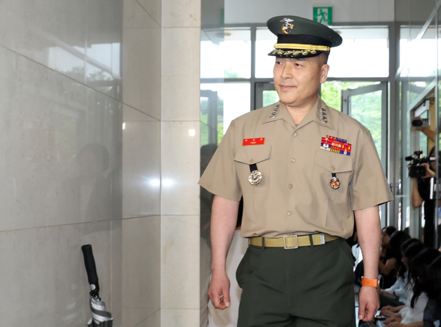 박정훈 해병대 수사단장(대령)이 16일 서울 서초구 순직해병특검 사무실에 참고인 신분으로 출석하고 있다. [연합뉴스]