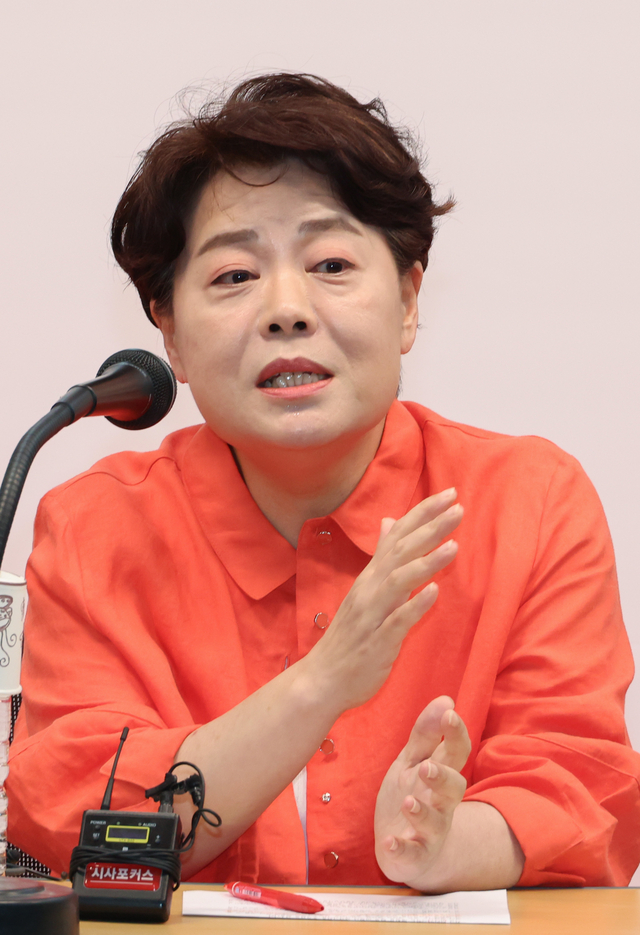 윤희숙 국민의힘 혁신위원장이 16일 여의도 중앙당사에서 인적쇄신 등 개혁방안과 관련해 기자간담회를 하고 있다.