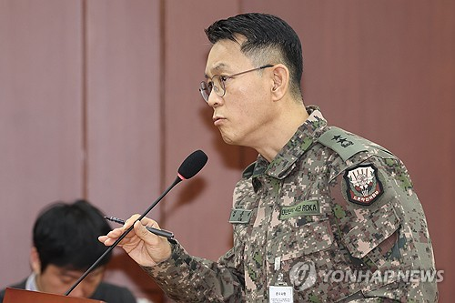 김용대 드론작전사령관이 10일 국회 국방위원회 전체회의에서 ‘평양 무인기’ 관련 질의에 답하고 있다.   [연합뉴스]