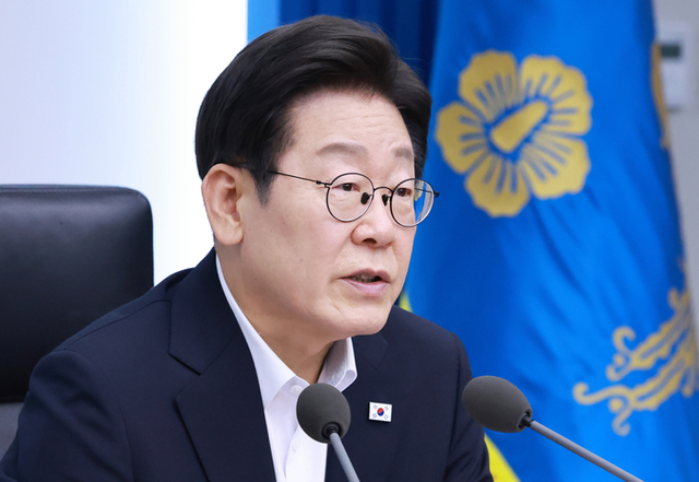 이재명 대통령이 17일 서울 용산 대통령실 청사에서 열린 4차 수석·보좌관 회의에서 발언하고 있다. [연합뉴스]