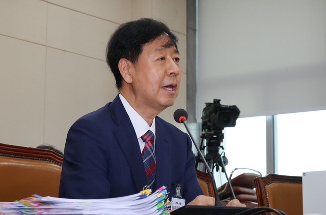 구윤철 부총리 겸 기획재정부 장관 후보자가 17일 서울 여의도 국회 기획재정위원회에서 열린 인사청문회에서 의원 질의에 답변하고 있다. [연합뉴스]