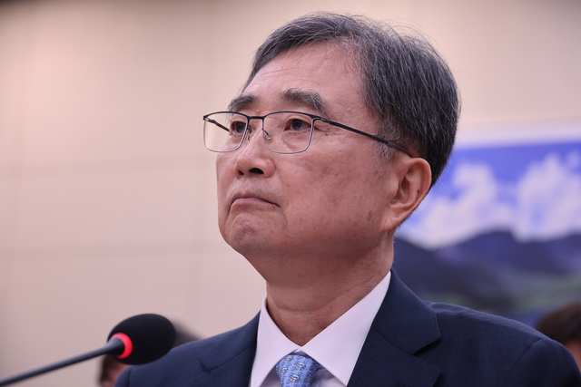 조현 외교부 장관 후보자가 17일  국회 외교통일위원회에서 열린 인사청문회에서 질의를 듣고 있다. [연합뉴스]