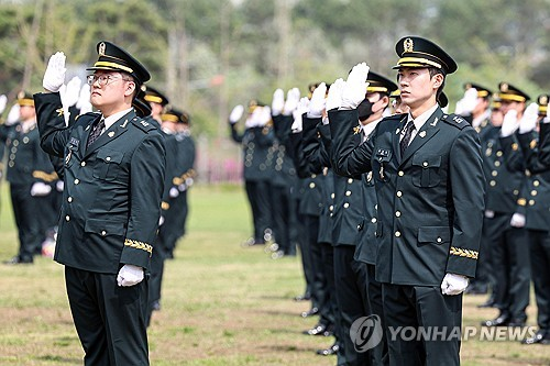 임관 선서하는 의무사관 [합뉴스 자료사진]
