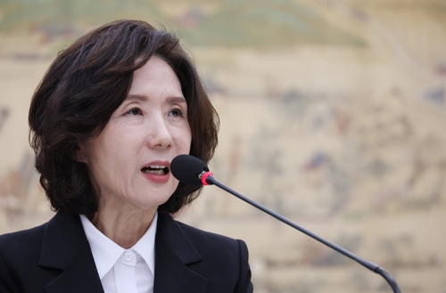 이진숙 사회부총리 겸 교육부 장관 후보자가 16일 서울 여의도 국회 교육위원회에서 열린 인사청문회에서 의원 질의에 답변하고 있다.  [연합뉴스]