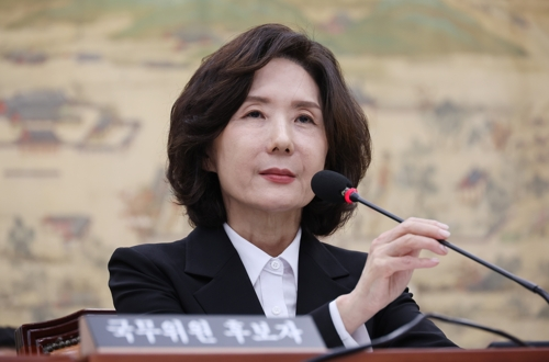 이진숙 사회부총리 겸 교육부 장관 후보자가 16일 서울 여의도 국회 교육위원회에서 열린 인사청문회에서 의원 질의를 듣고 있다.   [연합뉴스]