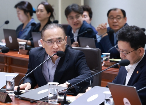 위성락 국가안보실장이 15일 서울 용산 대통령실 청사에서 열린 국무회의에 참석하고 있다.   [연합뉴스]
