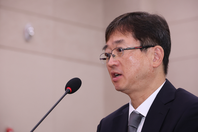 오영준 헌법재판관 후보자가 지난 18일 국회 법제사법위원회에서 열린 인사청문회에서 의원질의에 답하고 있다. [연합뉴스]