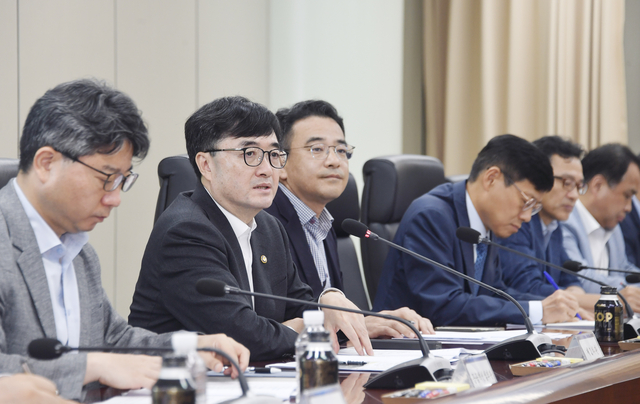 임기근 기획재정부 차관이 23일 서울 서초구 한전아트센터에서 열린 ‘제19차 공공기관 투자집행 점검회의’를 주재, 모두발언을 하고 있다. 기획재정부 제공