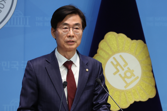 조경태 국민의힘 의원이 21일 서울 여의도 국회 소통관에서 당대표 출마 의사를 밝히는 기자회견을 하고 있다. [연합뉴스]