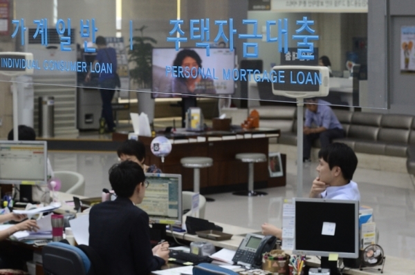 은행권, '주담대' 굴레에서 벗어나 기업금융·신규 사업 적극 육성! 이재명 대통령 질타에 발 빠르게 대응