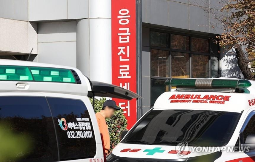 ‘주택에 벤츠 돌진’ 숨진 10대女…80대 여성 ‘운전 미숙’ 입건