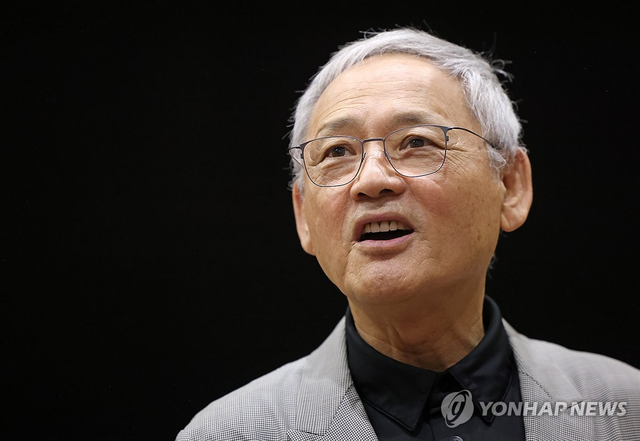 유인촌 문화체육관광부 장관이 30일 정부세종청사에서 열린 이임식에서 이임사를 하고 있다. 연합뉴스