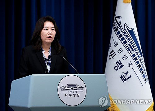 강유정 대통령실 대변인이 지난 7월 27일 서울 용산 대통령실 청사에서 현안 브리핑을 하고 있다. [연합뉴스]