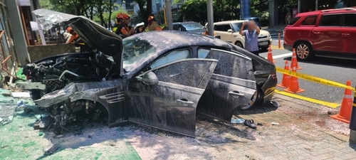 파손된 돌진 차량. [부산경찰청 제공]