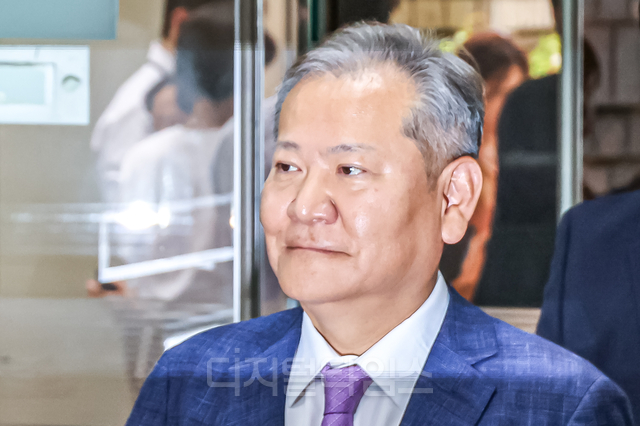 12·3 비상계엄 관련 내란 행위의 ‘공모자’로 지목된 이상민 전 행정안전부 장관이 구속 전 피의자 심문(영장실질심사)을 위해 지난달 31일 서울중앙지방법원으로 들어서고 있다. 사진=박동욱 기자 fufus@